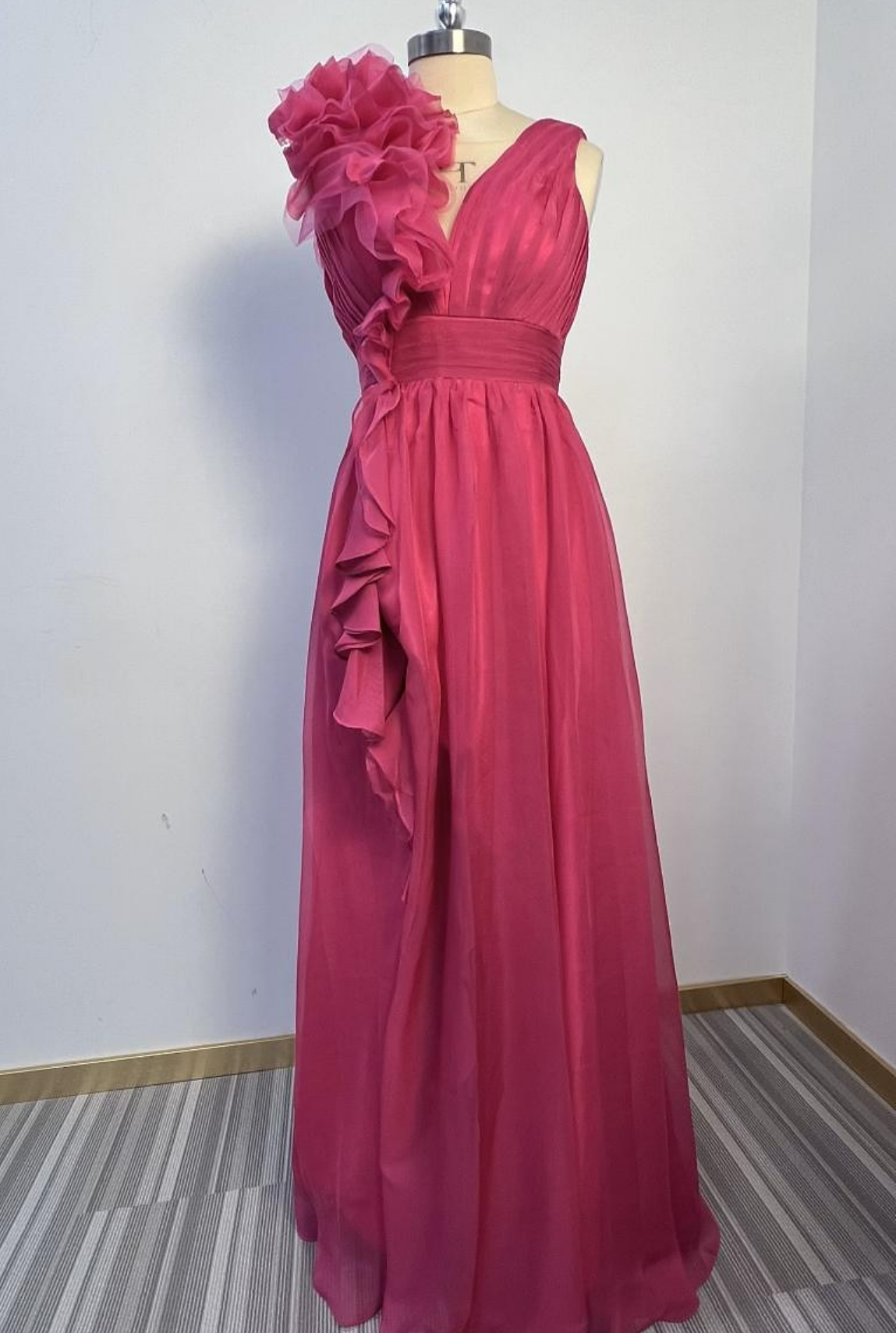 A-Linien-Abendkleid im Promi-Stil, formelles Hochzeitsgastkleid, bodenlang, ärmellos, V-Ausschnitt, Chiffon mit Schlitz, reine Farbe